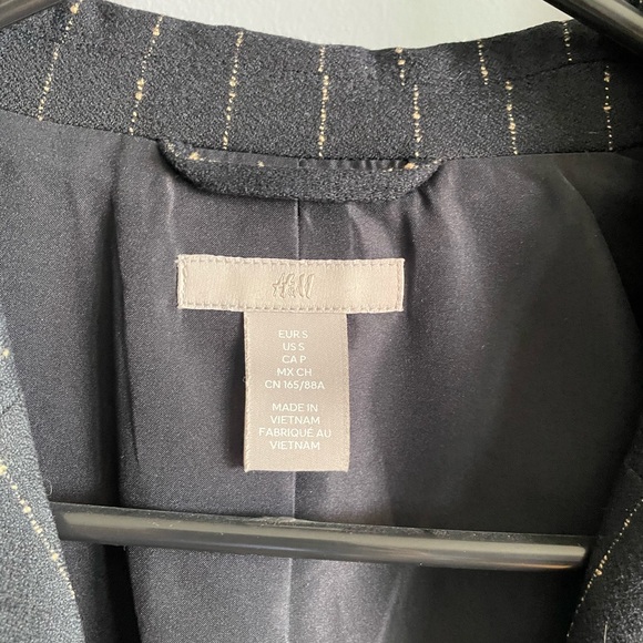 Women’s Black Blazer - H&M - Size Small - Picture 2 of 4